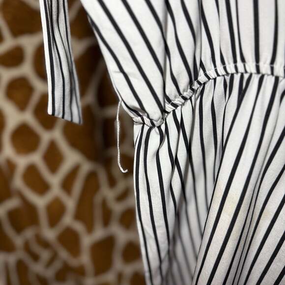 SHEIN Vertical Striped V-Neck Cami Romper with Belt - Picture 5 of 7